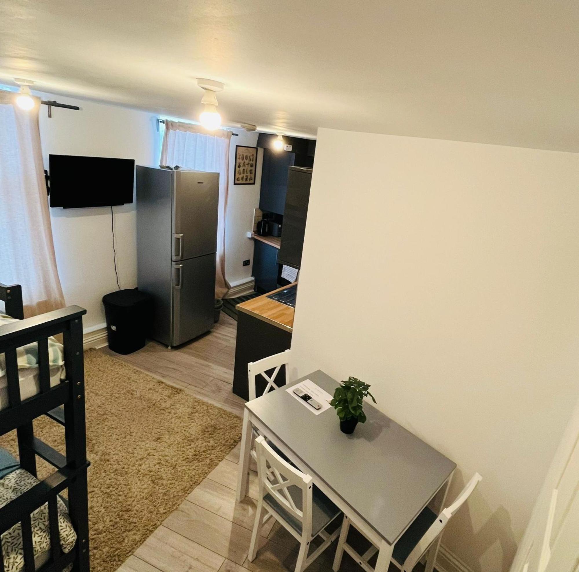 Willesden J Guest Home 4 London Room photo